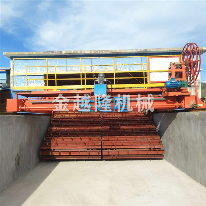 鏈板式翻堆機(圖1)